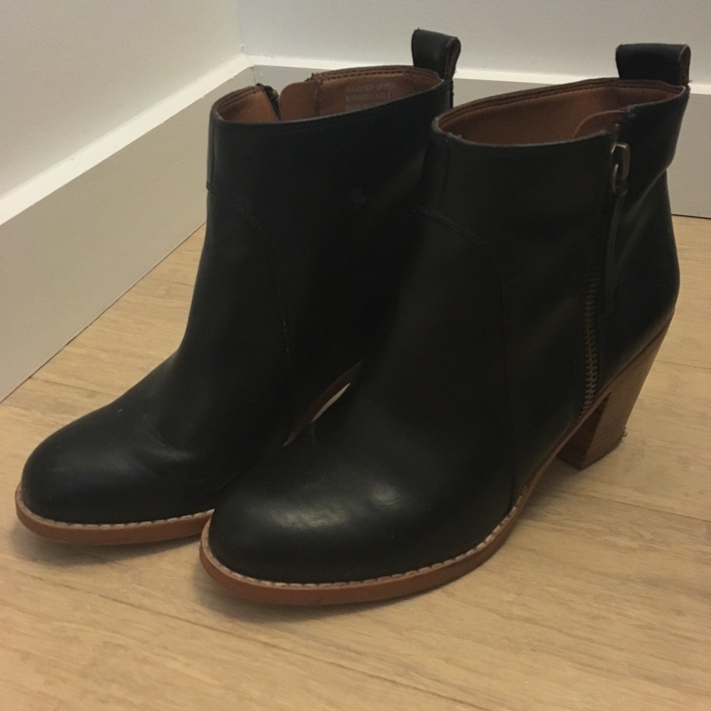 CLEARANCE! LOFT black (faux) leather bootie - 6.5